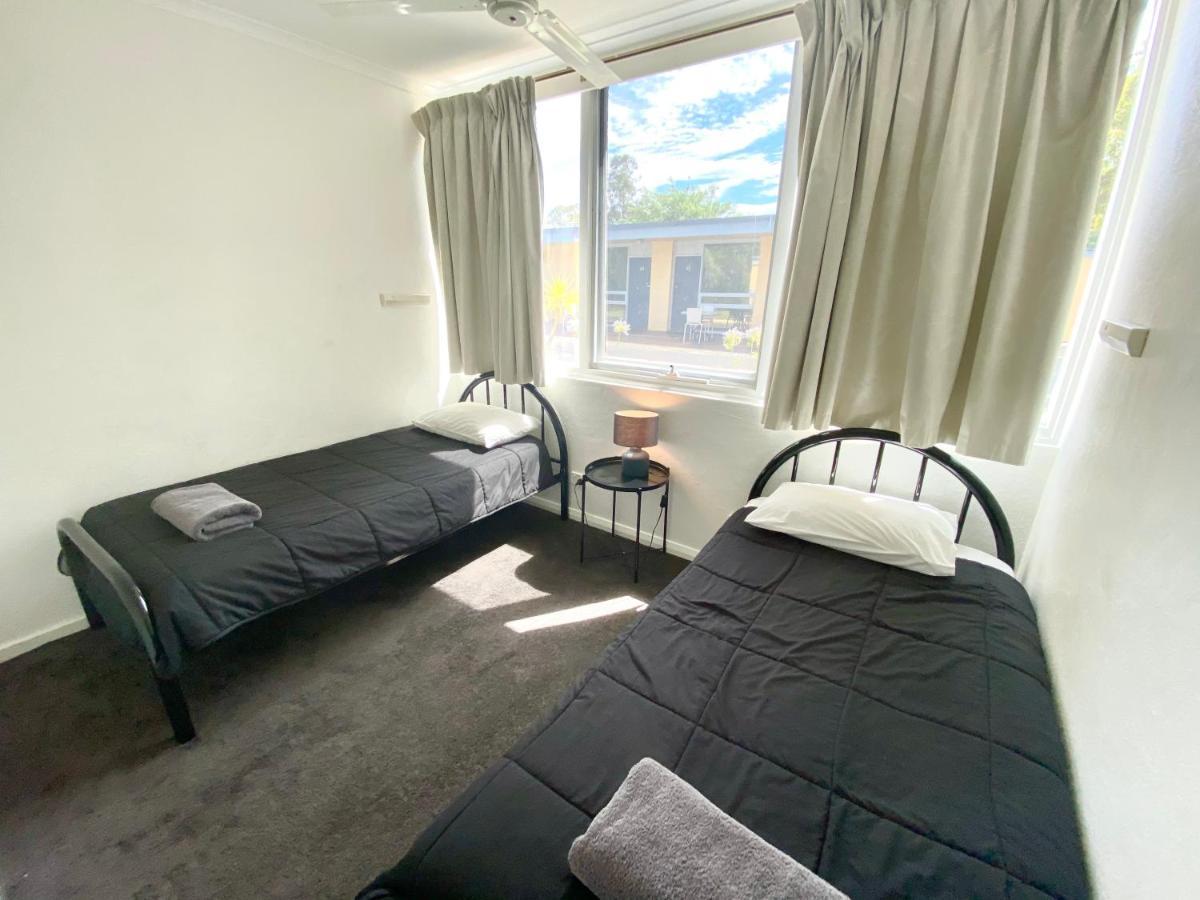 נרקורט William Macintosh Motor Lodge מראה חיצוני תמונה