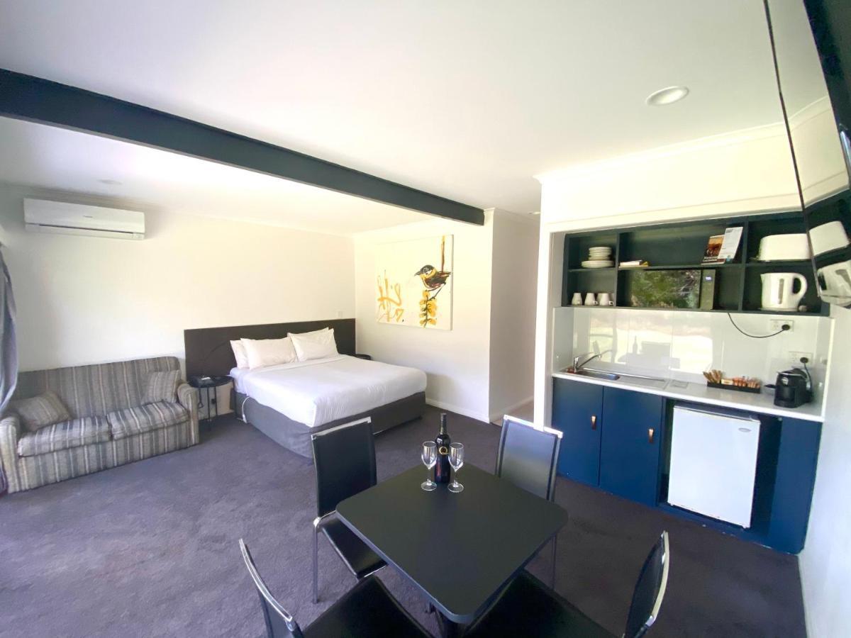 נרקורט William Macintosh Motor Lodge מראה חיצוני תמונה