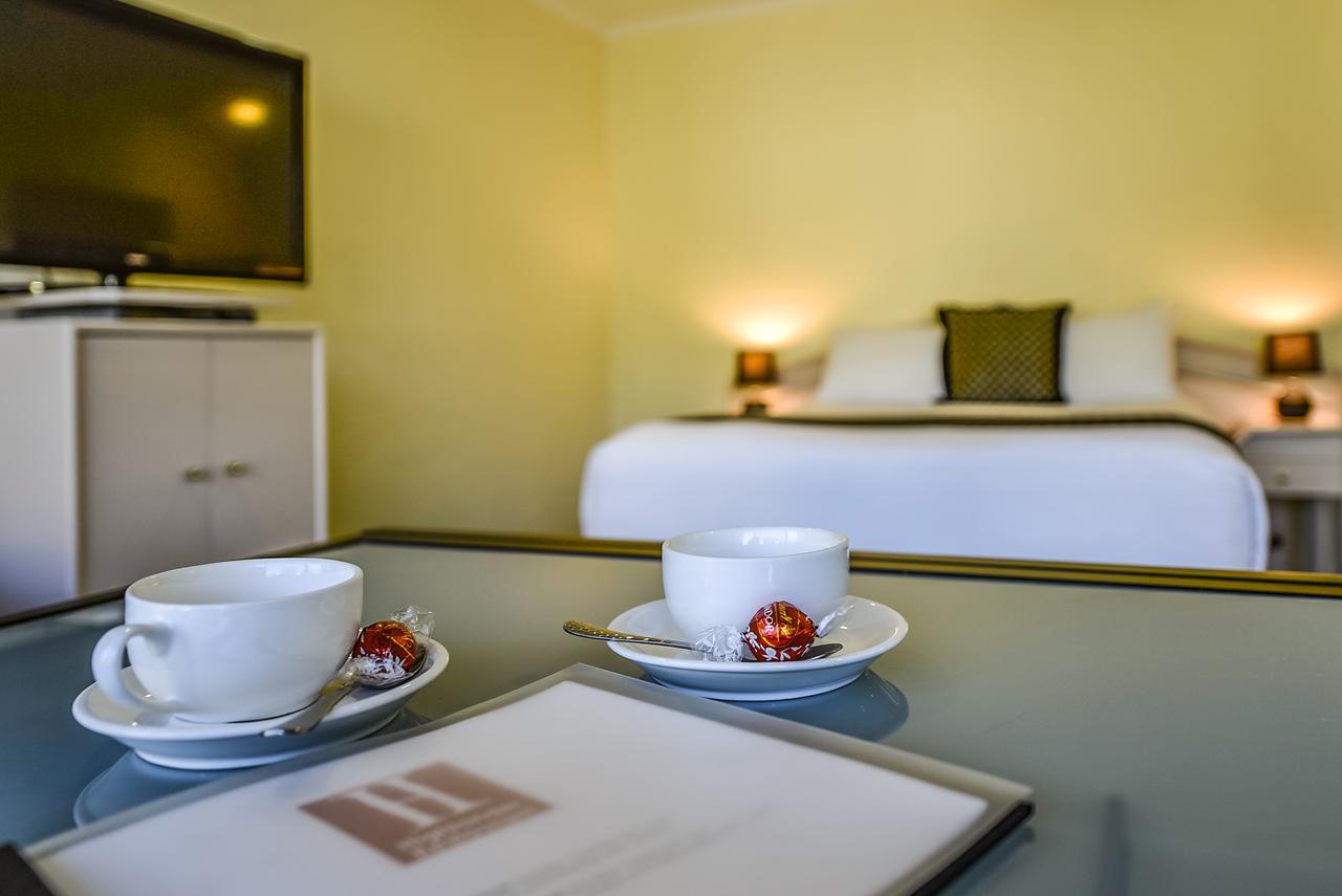 נרקורט William Macintosh Motor Lodge מראה חיצוני תמונה