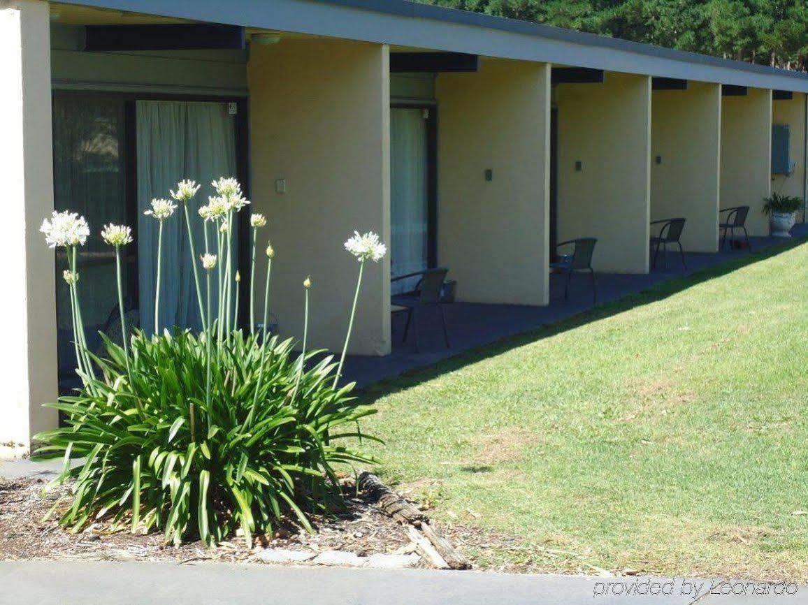 נרקורט William Macintosh Motor Lodge מראה חיצוני תמונה