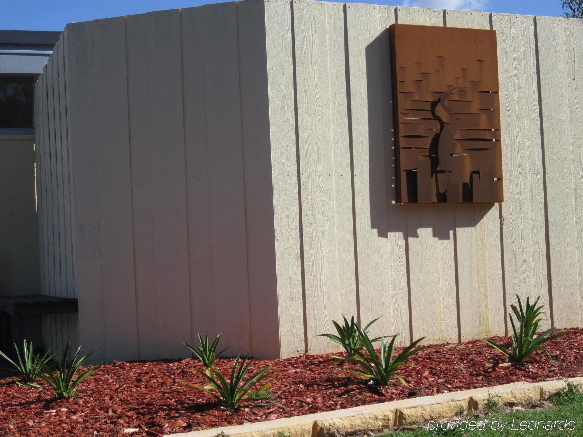נרקורט William Macintosh Motor Lodge מראה חיצוני תמונה