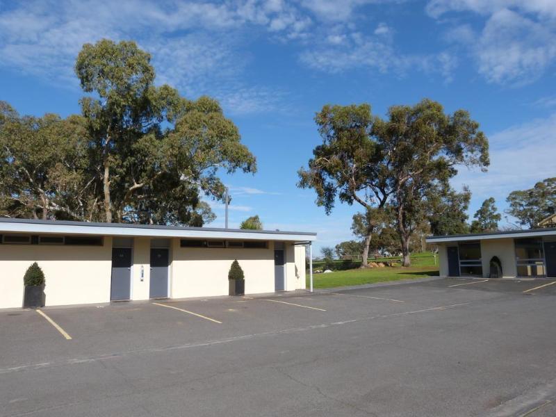 נרקורט William Macintosh Motor Lodge מראה חיצוני תמונה