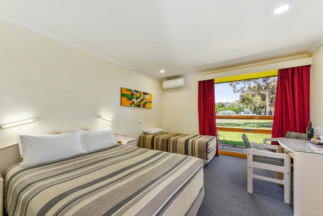 נרקורט William Macintosh Motor Lodge מראה חיצוני תמונה