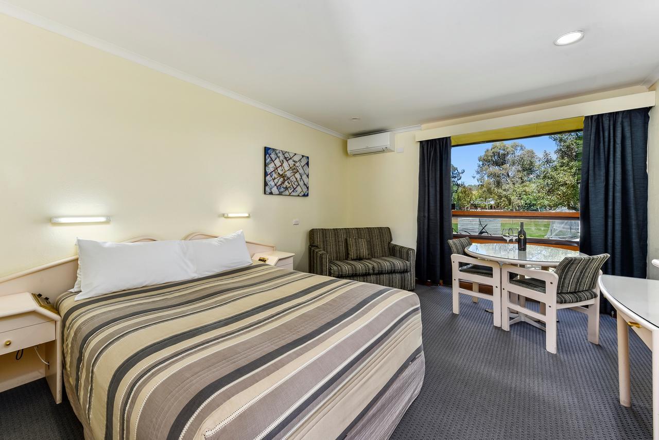 נרקורט William Macintosh Motor Lodge מראה חיצוני תמונה