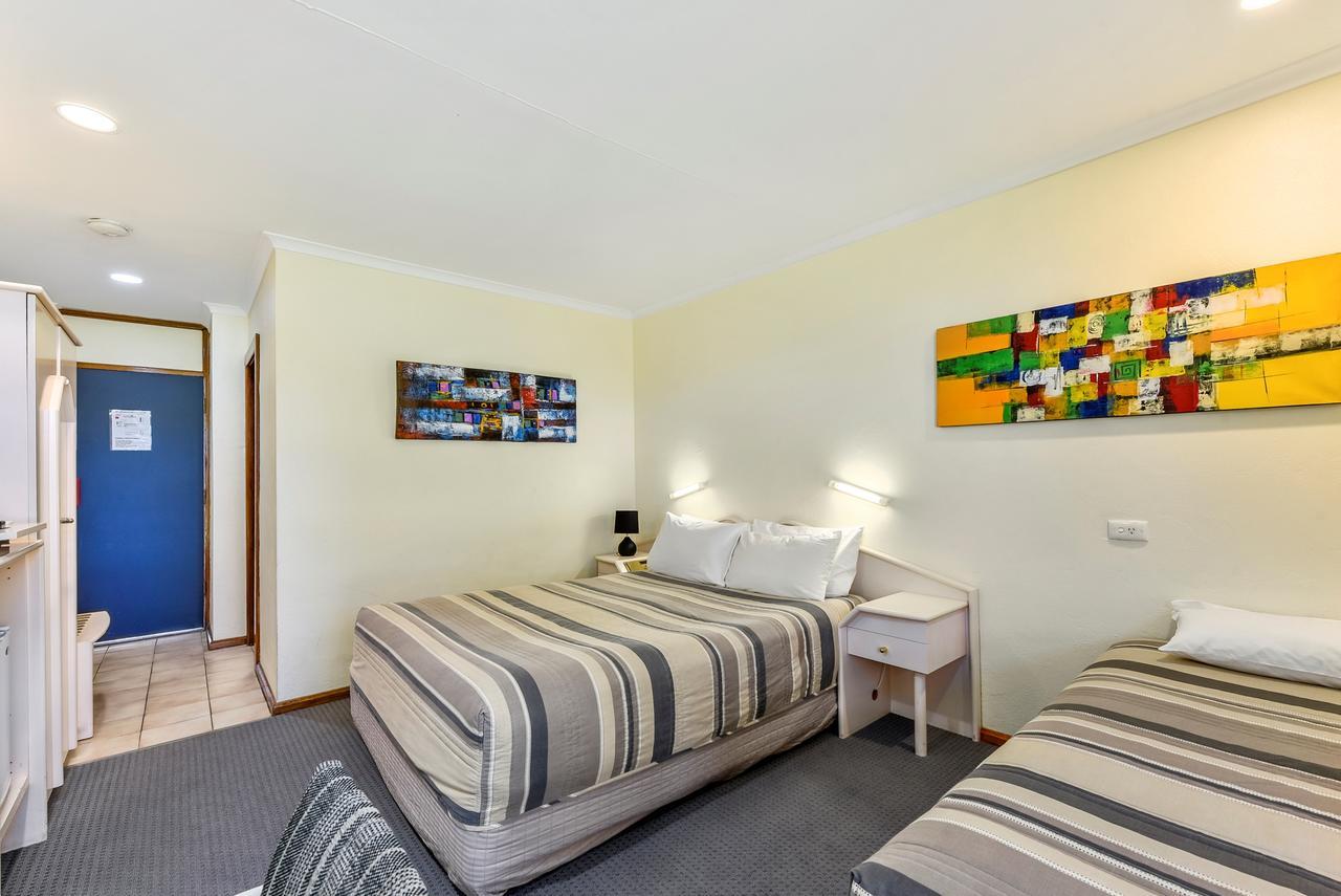נרקורט William Macintosh Motor Lodge מראה חיצוני תמונה