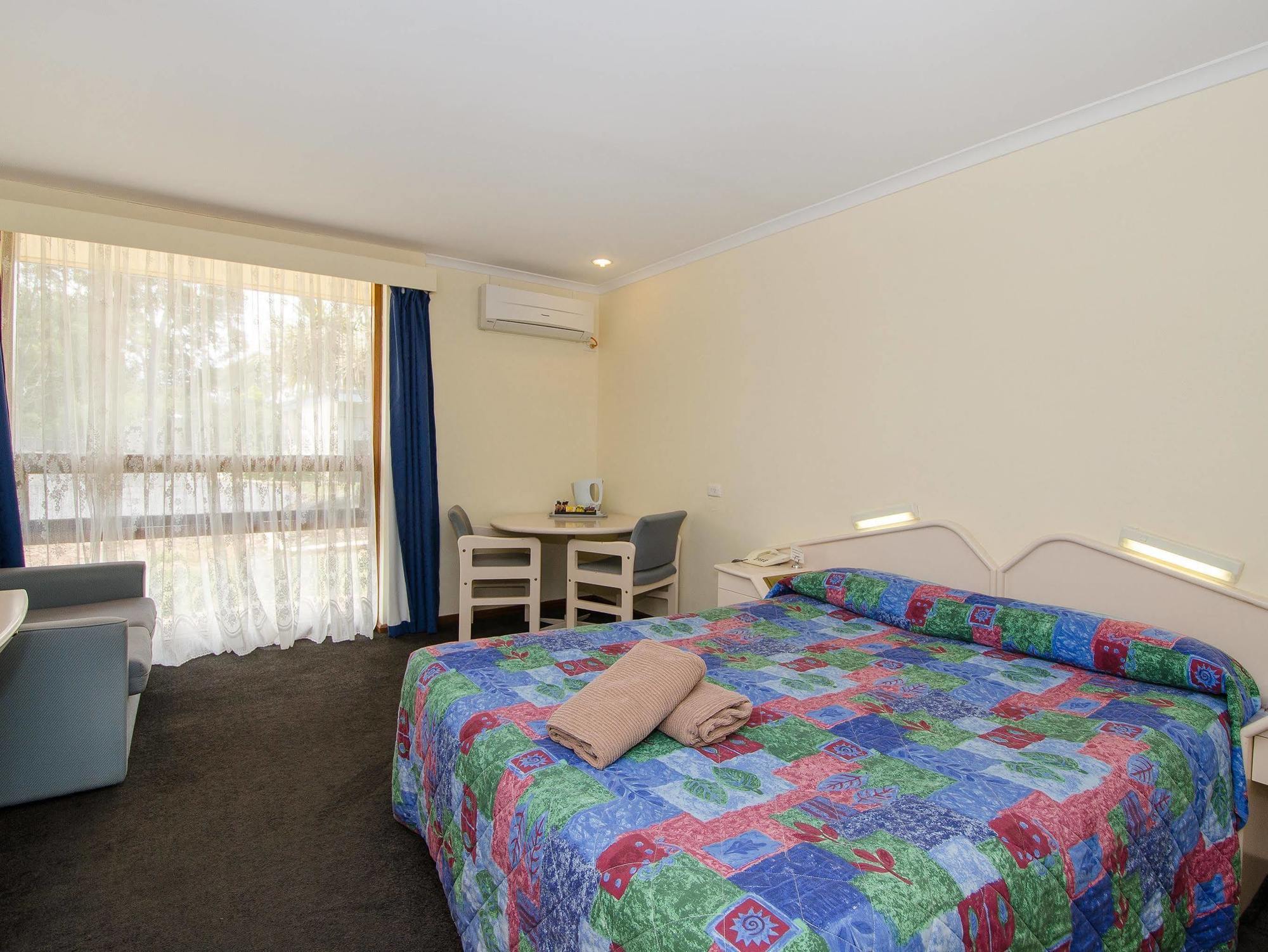 נרקורט William Macintosh Motor Lodge מראה חיצוני תמונה