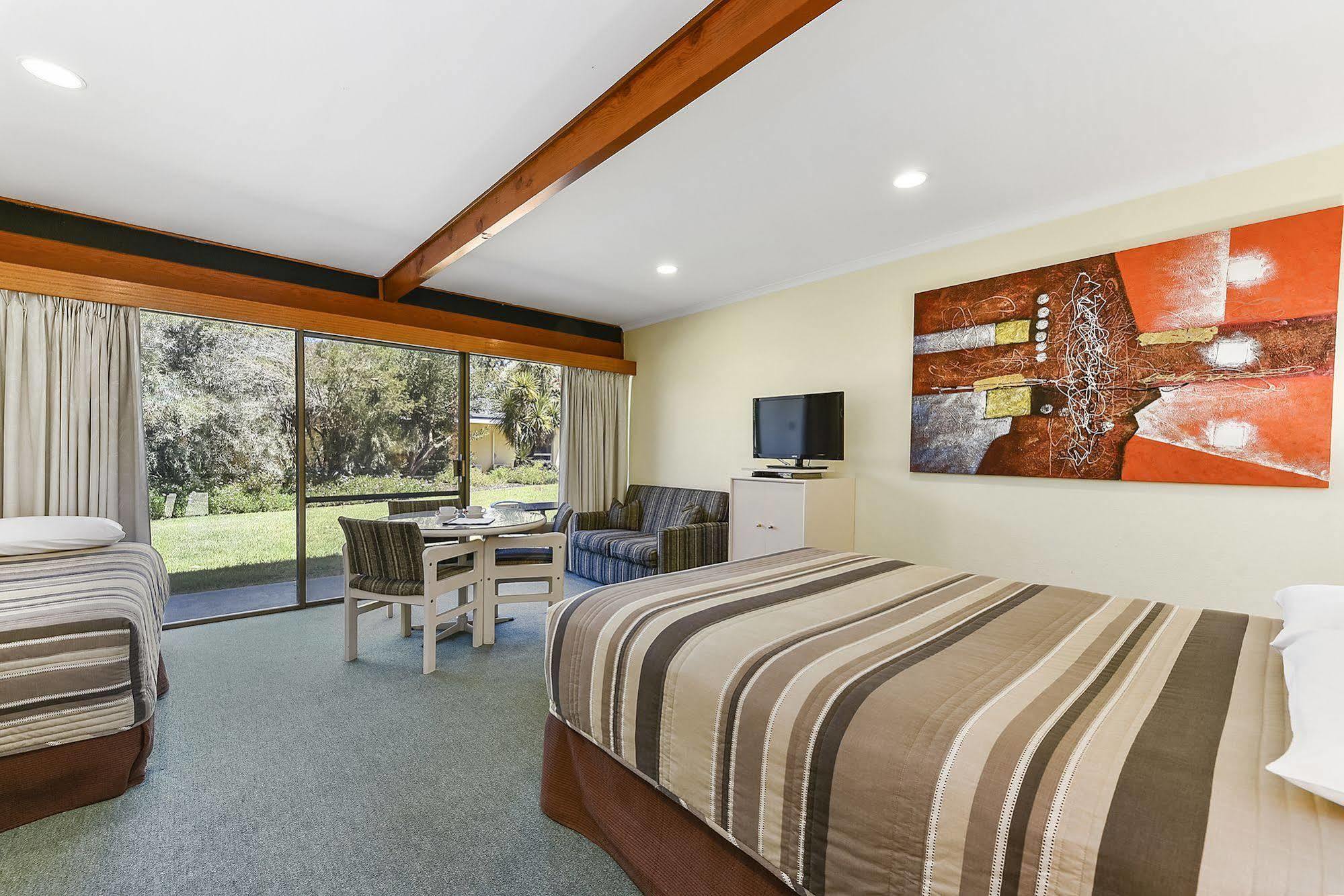 נרקורט William Macintosh Motor Lodge מראה חיצוני תמונה