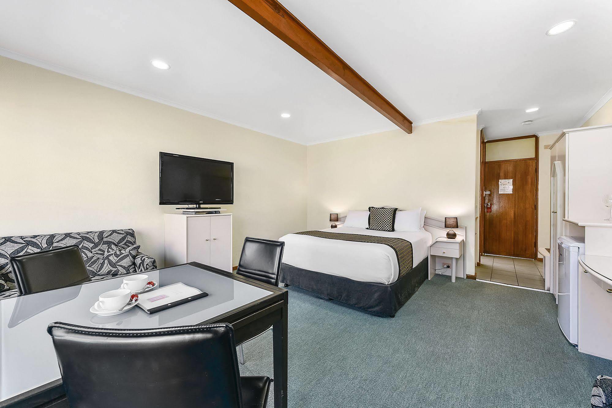 נרקורט William Macintosh Motor Lodge מראה חיצוני תמונה
