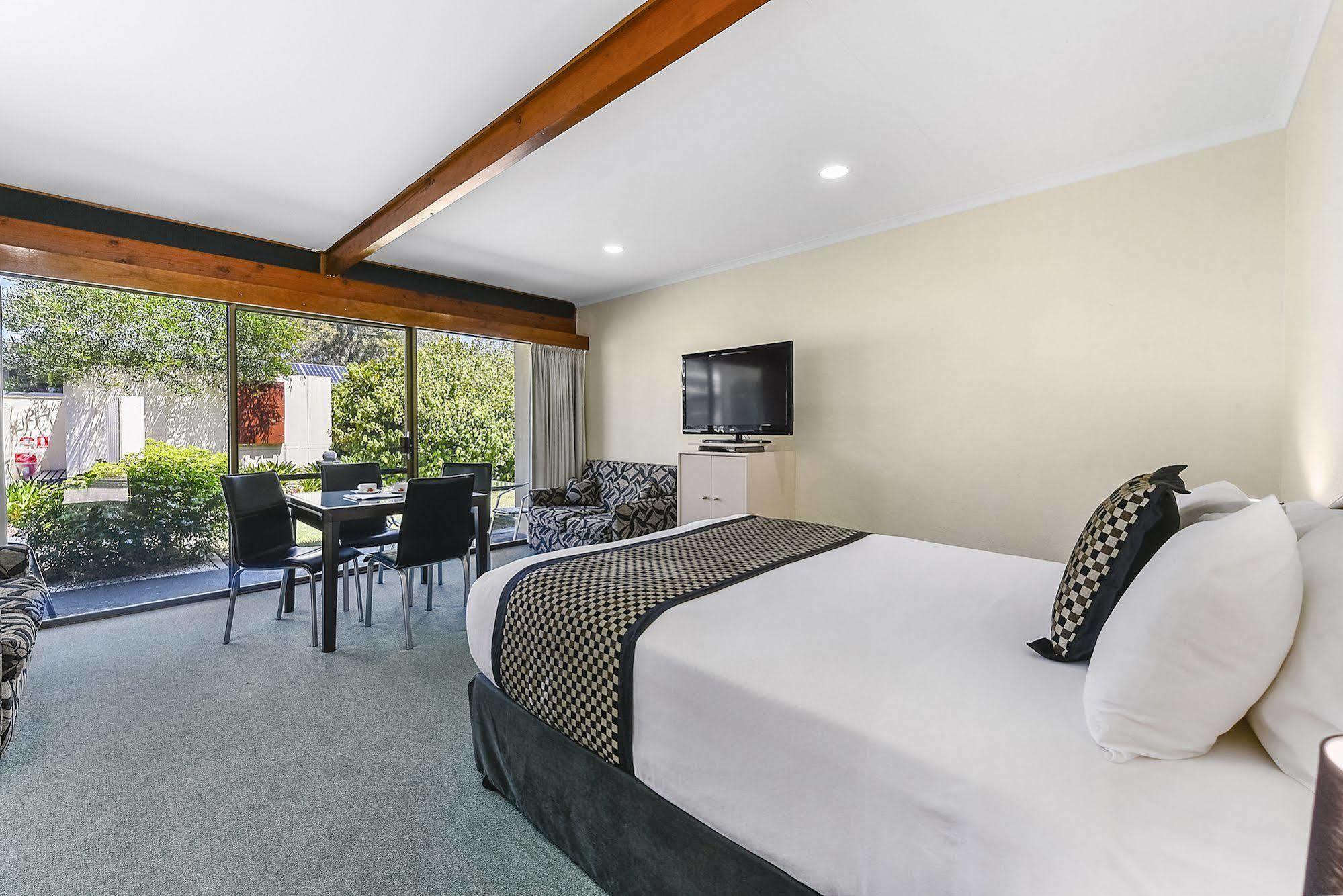 נרקורט William Macintosh Motor Lodge מראה חיצוני תמונה